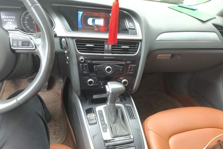 Used Audi A4L 2015 35 TFSI Automatic Standard Model Audio And AC Panel