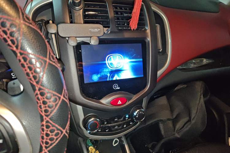 Used CHANGAN Benni 2015 1.4L IMT Luxury Model China V Standard Audio And AC Panel