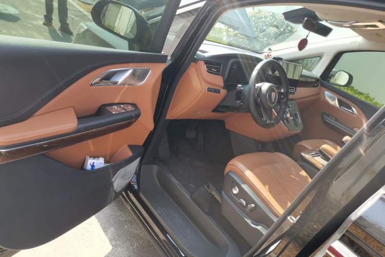 Used Hongqi HQ9 2023 2.0T Smart Connect Flagship Edition