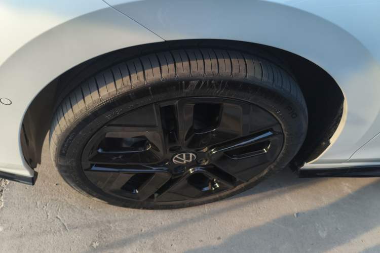 Used Volkswagen Golf 2025 300TSI R-Line
