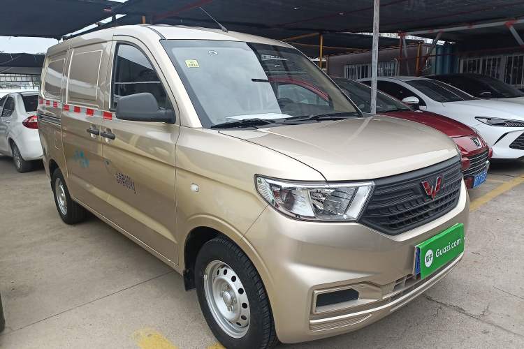 Used Wuling Hongguang V 2022 1.5L Jingqu Edition Enclosed-Window Vehicle with Hydraulic Power Steering LAR