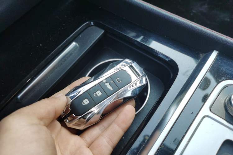 Used BYD Tang New Energy 2018 DM 2.0T All-Wheel Drive Smart Connectivity Luxury Model 7 Seats China V Emission Standard