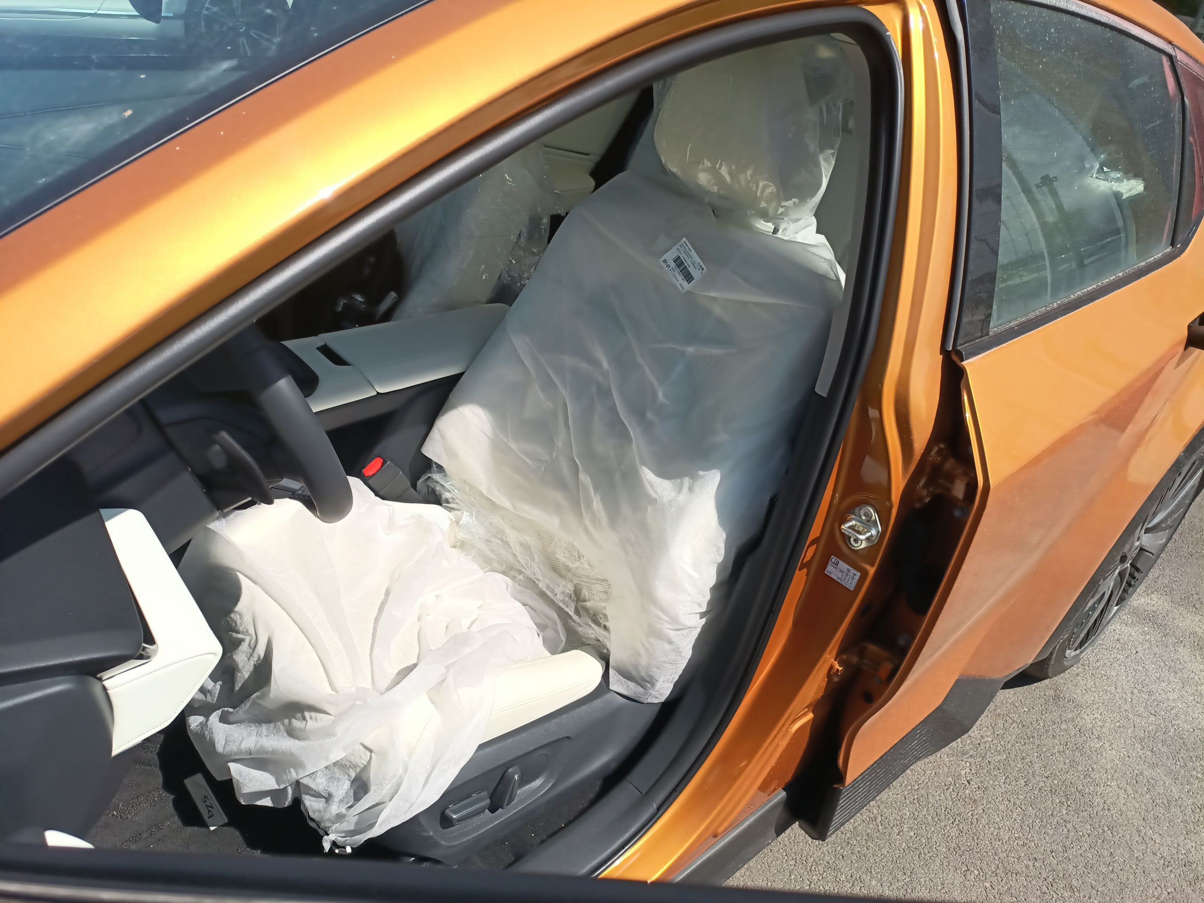 Переднее сиденье в автомобиле