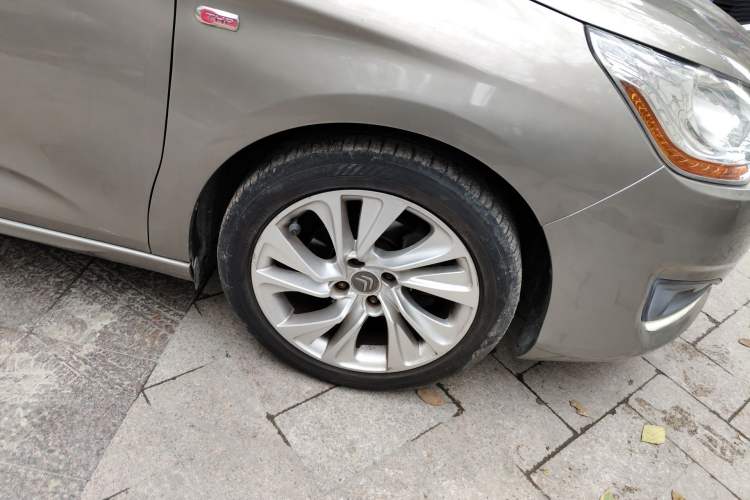 Used Citroen C4L 2015 1.6T Automatic Prestige Edition Right Front Wheel Hub