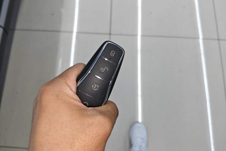 Used BYD Song PLUS New Energy 2024 HONOR Edition DM-i 110km Flagship PLUS
