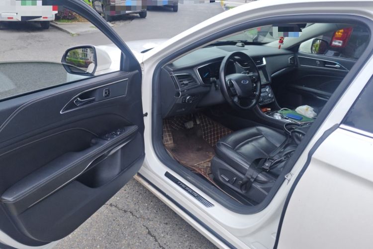 Used Ford Taurus 2017 EcoBoost 245 Fashion Edition Driver Seat