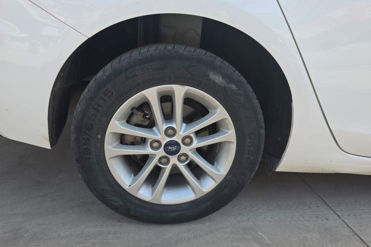 Used Ford Escort 2019 Revised 1.5L Automatic ZhiXiang Version (Tire Pressure Monitoring) China VI Standard Right Rear Wheel Hub