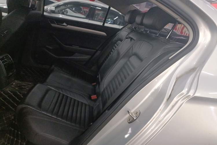 Used Volkswagen Magotan 2017 330TSI DSG Leading Model
