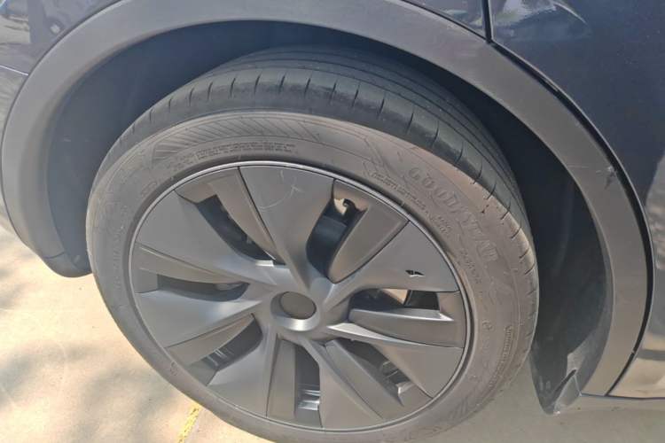 Used Tesla Model Y 2024 Rear-Wheel-Drive Version Right Rear Wheel Hub