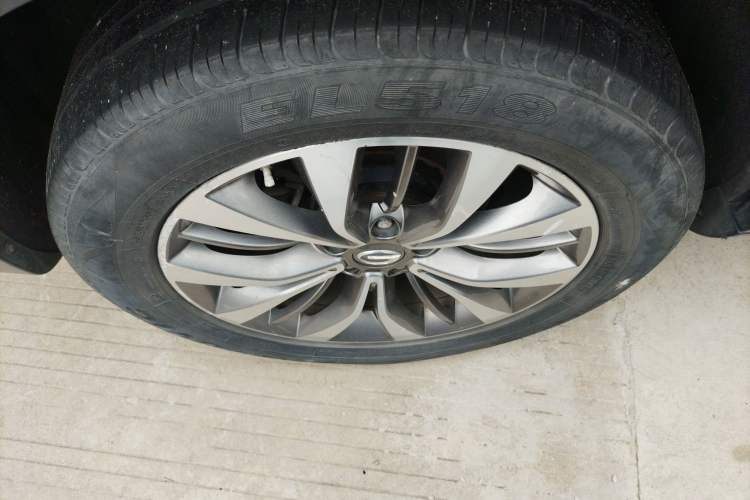 Used GAC Trumpchi GS8 2017 320T Two-Wheel Drive Luxury Smart Connectivity Version (7 Seats) Exterior 5