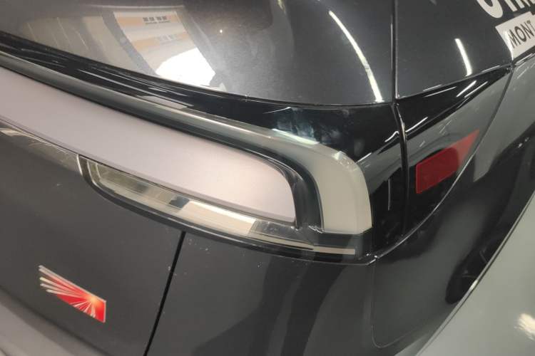 Used Tesla Model Y 2025 Rear-Wheel Drive First Edition Exterior 3