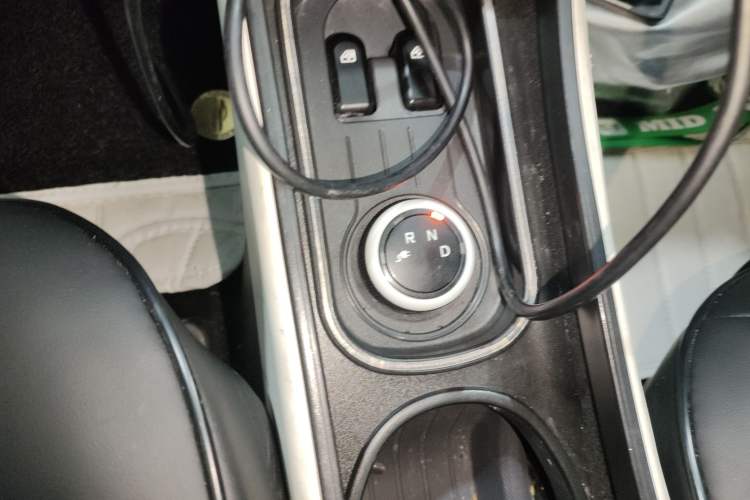 Used Wuling Hongguang MINIEV 2022 Macaron Premium Model – Lithium Iron Phosphate Gear Lever