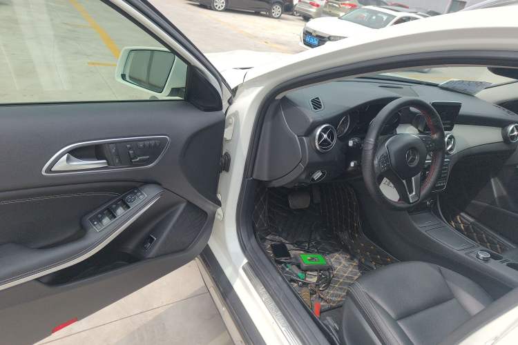 Used Mercedes-Benz GLA 2015 GLA 220 4MATIC Luxury Model