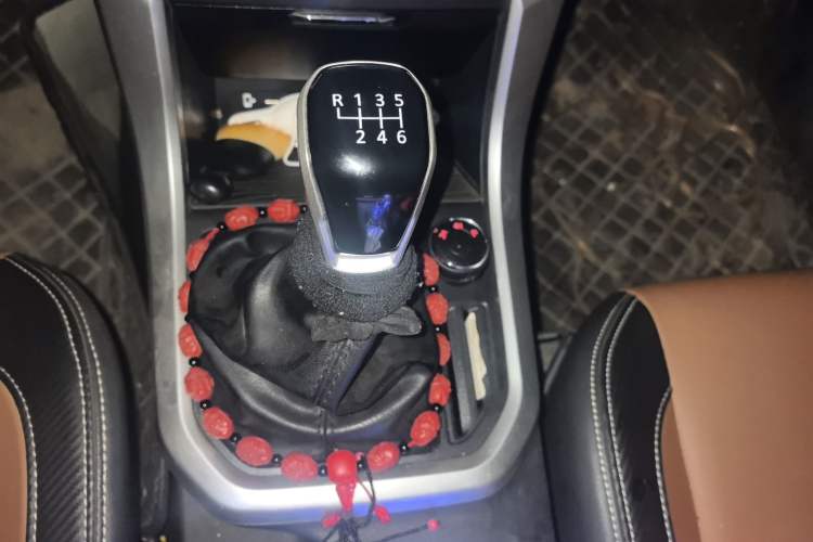 Used SAIC MAXUS T70 2021 2.0T Diesel Manual 4x4 Elite Edition with Long Bed and High Ground Clearance
