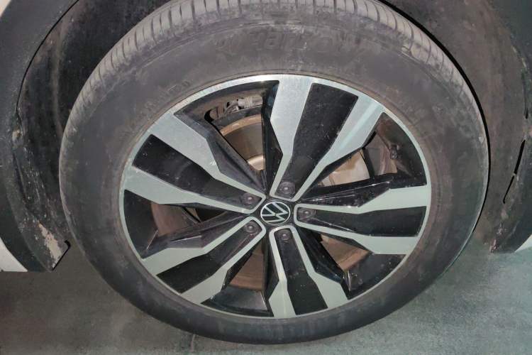 Used Volkswagen Tiguan L 2022 330TSI Automatic Two-Wheel Drive R-Line Enhanced Edition Right Front Wheel Hub
