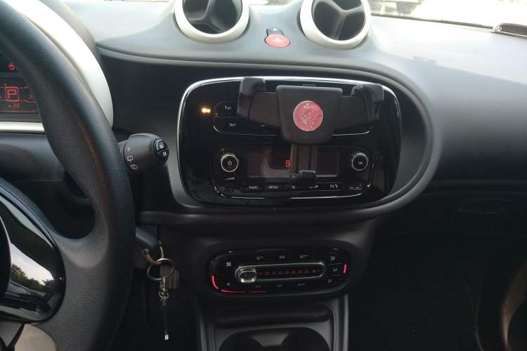 Used smart forfour 2018 1.0L 52 kW Dynamic Edition
