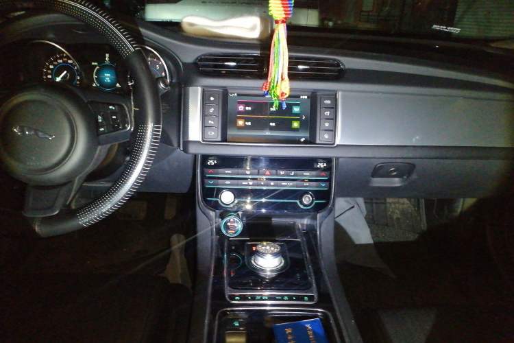 Used Jaguar XF 2016 XF 2.0T Two-Wheel-Drive Luxury Edition
