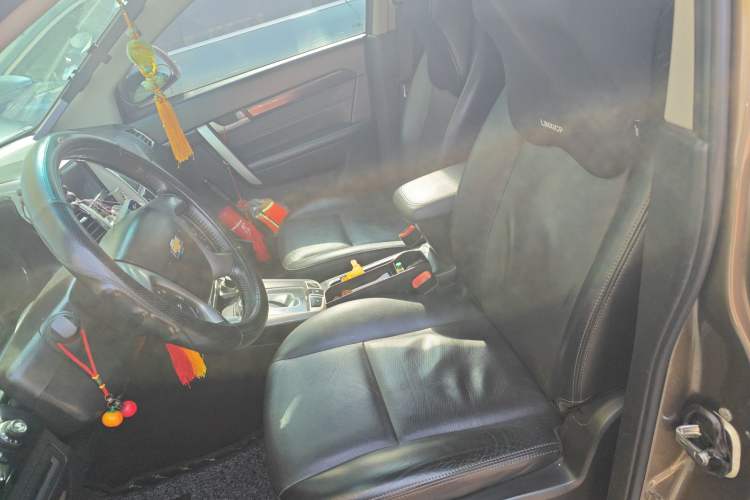 Used Chevrolet Captiva 2015 2.4L 4x4 Flagship Edition 7-Seater
