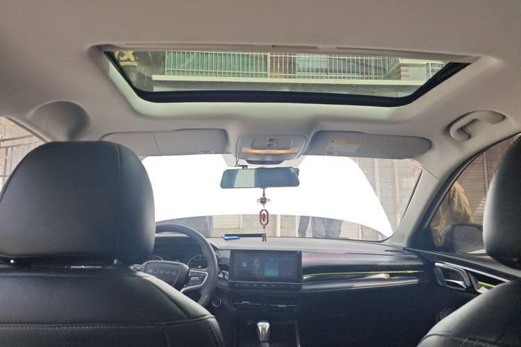 Used Roewe i5 2021 1.5L CVT Black Gold Edition
