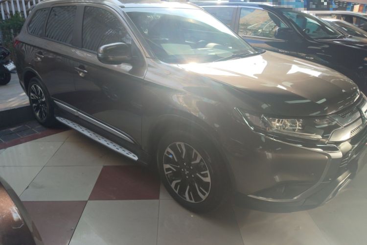 Used Mitsubishi Outlander 2019 2.0L Two-Wheel Drive Comfort Edition 7-Seater China VI Standard