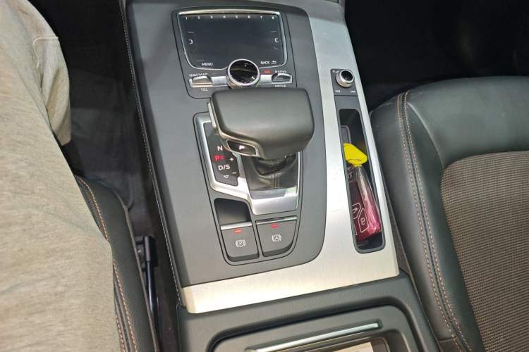 Used Audi Q5L 2018 40 TFSI Prestige Fashion Edition China VI Gear Lever