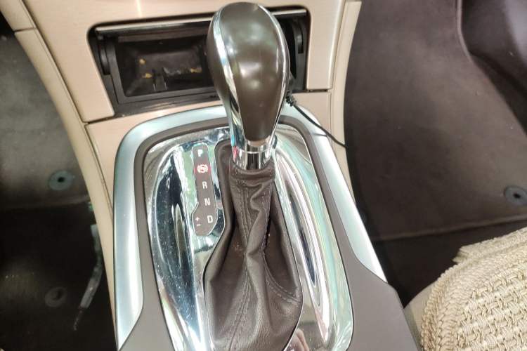 Used Buick Regal 2010 2.0L Expo Edition Gear Lever
