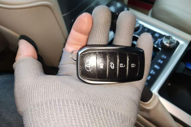 Used Toyota Land Cruiser 2018 5.7L VX-R Lifted Middle East Version