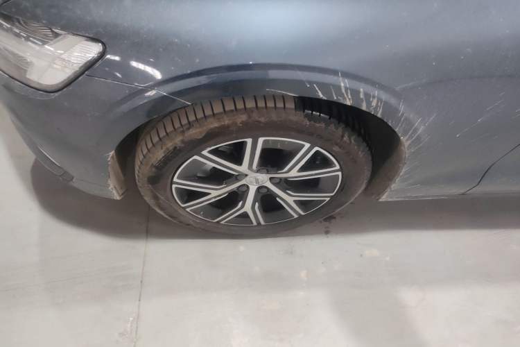 Used Volvo S60 2025 B4 Zhiyi Luxury Edition Exterior 4