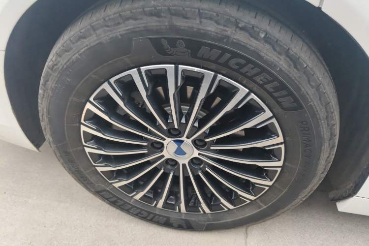 Used Denza D9 2022 EV 600 Four-Wheel Drive Flagship Model
