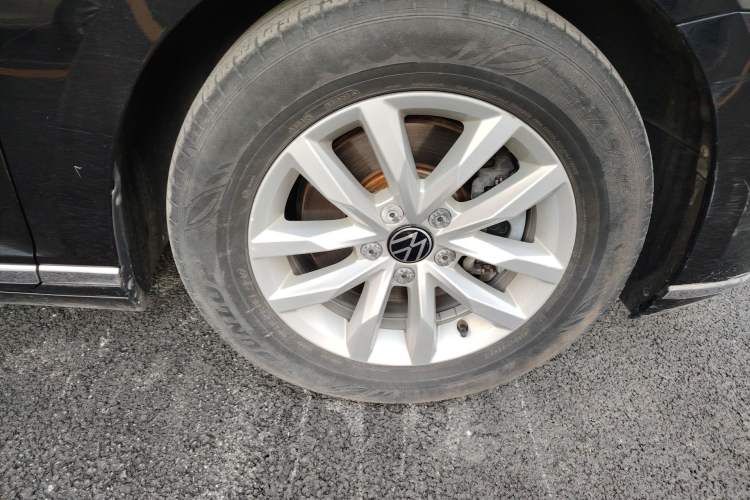 Used Volkswagen Magotan 2020 280TSI DSG Comfort Edition Right Front Wheel Hub