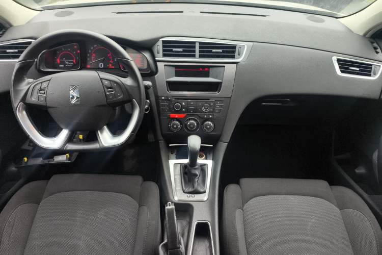 Used DS 5LS 2016 1.6T Comfort Edition THP160 Center Console