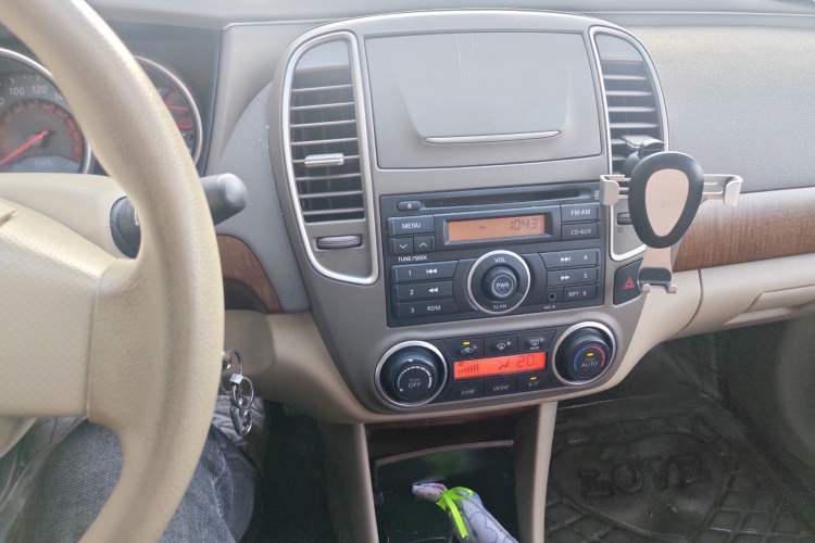 Used Nissan Sylphy 2012 Classic 1.6XE Manual Comfort Edition Audio And AC Panel