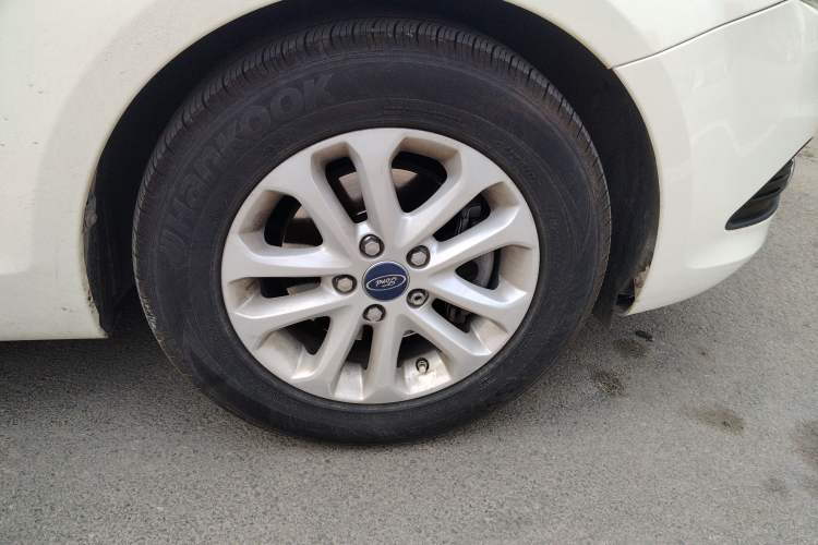 Used Ford Focus 2013 Sedan Classic 1.8L Manual Base Model