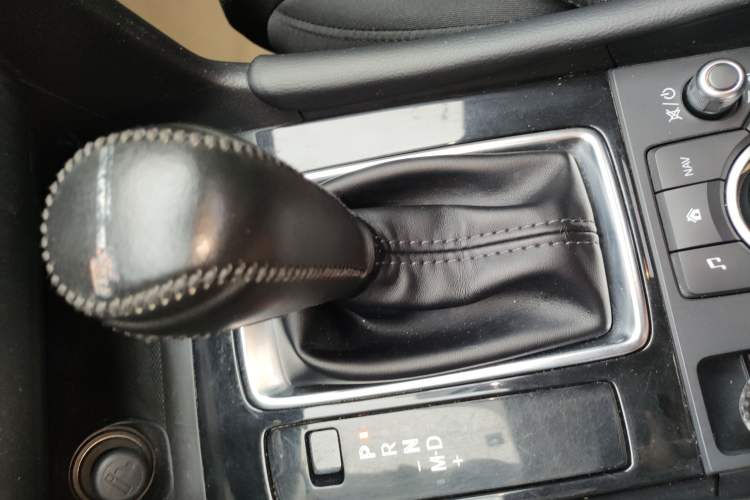 Used Mazda 3 Axela 2017 Sedan 1.5L Automatic Luxury Model Emission Standard China V Gear Lever