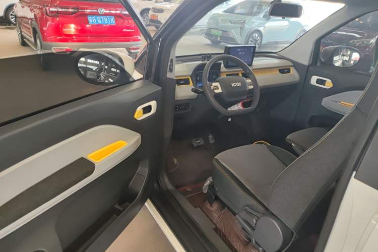 Used Chery New Energy QQ Ice Cream 2022 170km Sundae Phosphate Lithium-Ion Interior 3