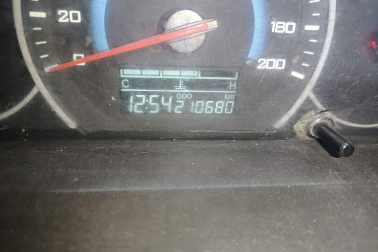 Used Wuling Rongguang V 2015 1.5L Standard Version Odometer Close Up