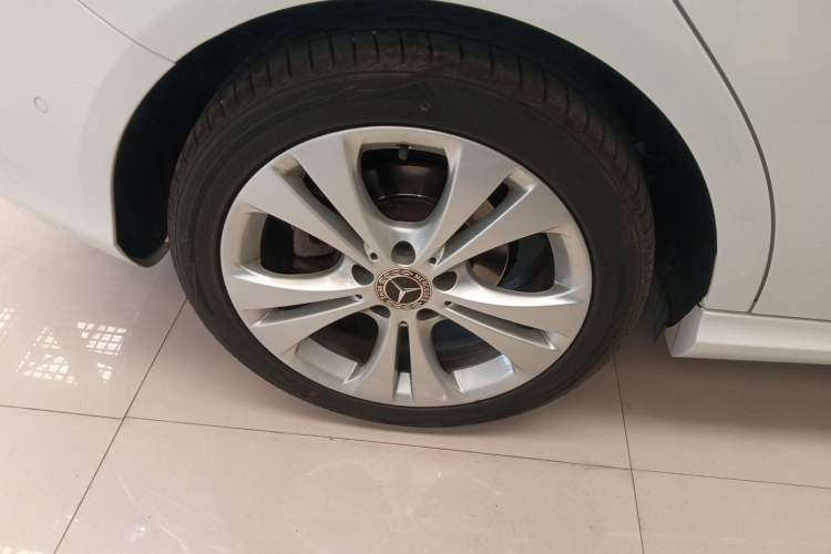Used Mercedes-Benz B-Class 2018 B 200 Sport Edition Right Rear Wheel Hub