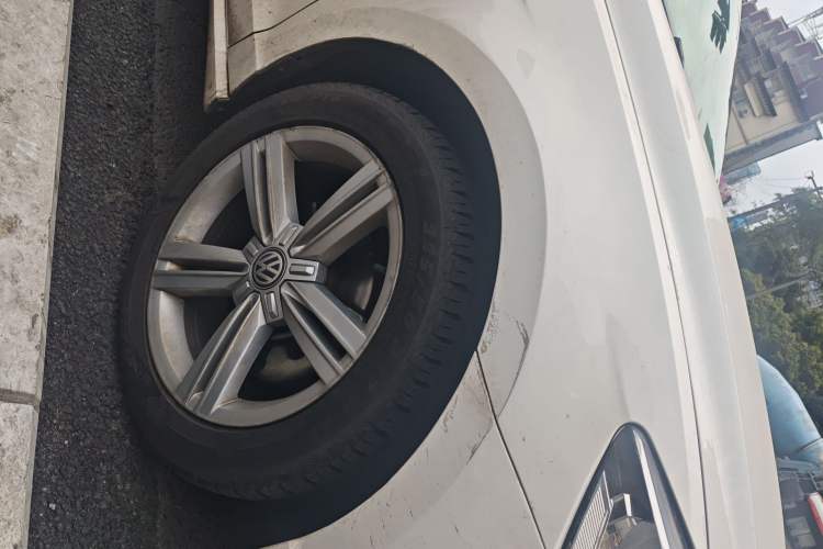 Used Volkswagen Lamando 2017 280TSI DSG Comfort Edition Exterior 1