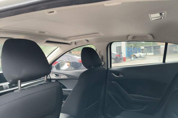 Used Mazda 3 Axela 2017 Sedan 1.5L Automatic Luxury Model China VI Standard