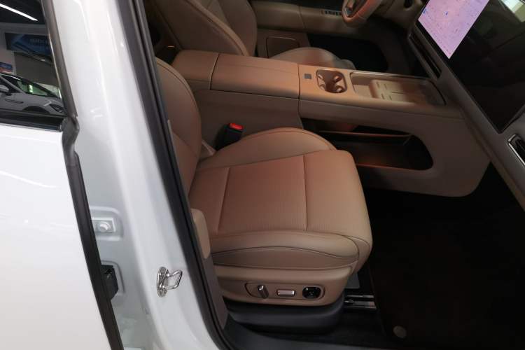 Used Li Auto i6 2025 Model Two-Wheel-Drive Standard Type
