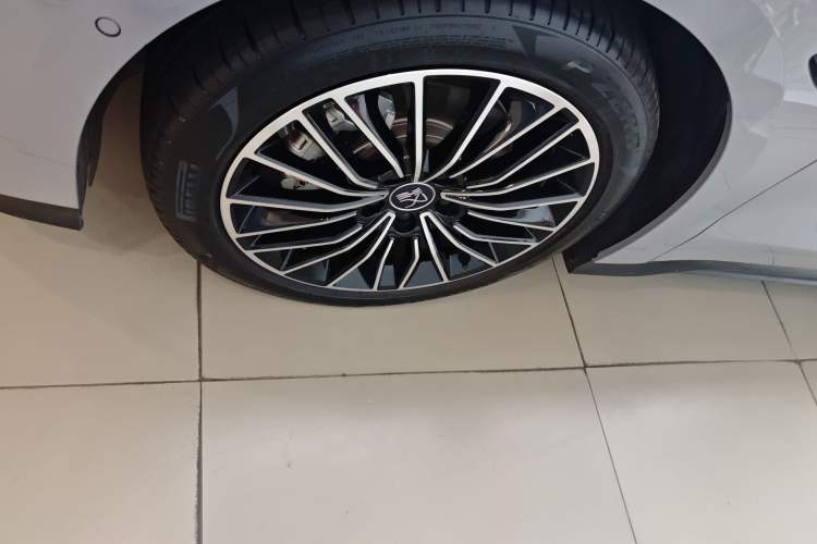 Used BYD Han 2025 DM-i Intelligent Driving Edition 125KM LiDAR Flagship Model
