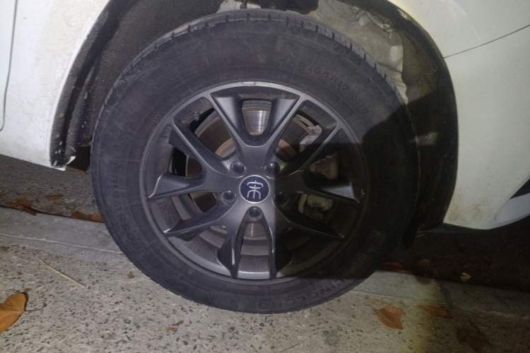 Used BYD Song 2020 Classic Edition 1.5T Automatic Elite Model Right Front Wheel Hub