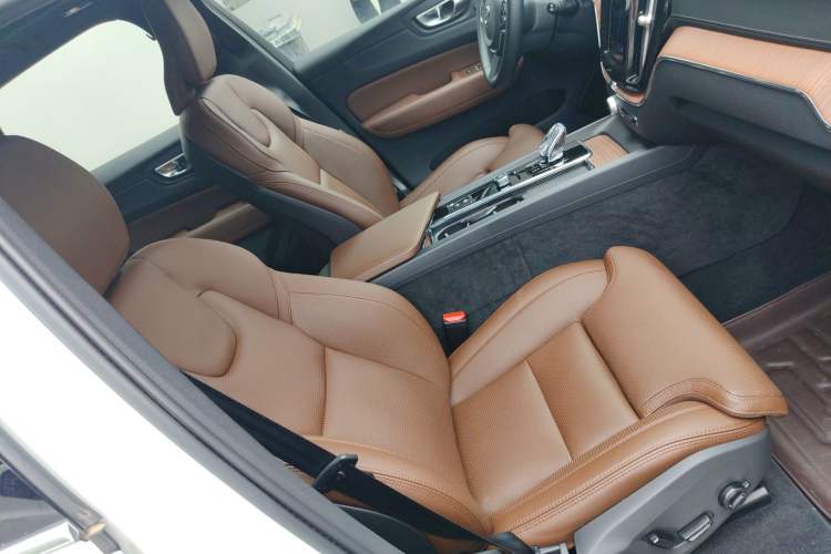 Used Volvo XC60 New Energy 2025 Plug-in Hybrid Long-Range All-Wheel Drive Smart Luxury Edition Right Front Seat