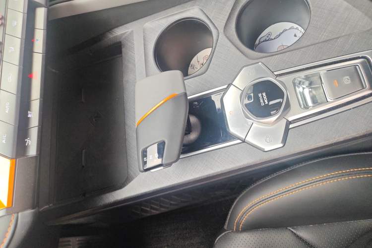 Used CHANGAN UNI-V 2022 1.5T Prestige Version Gear Lever