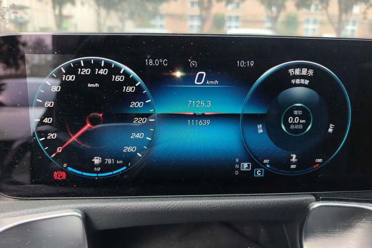 Used Mercedes-Benz GLB 2021 GLB 200 4MATIC Odometer Close Up