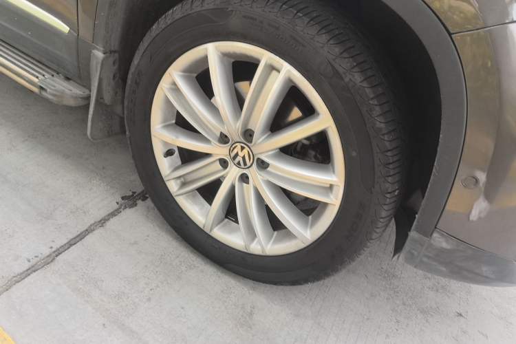 Used Volkswagen Tiguan 2013 2.0 TSI Automatic All-Wheel-Drive Flagship Edition Right Front Wheel Hub