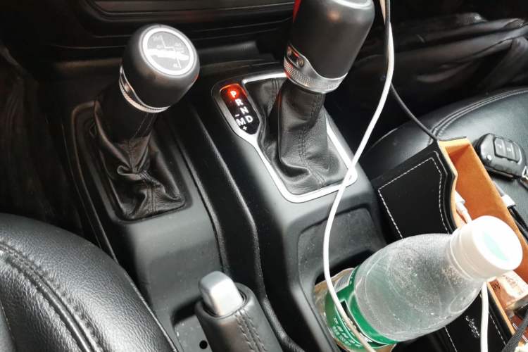 Used Jeep Wrangler 2021 2.0T Sahara Four-Door Edition Gear Lever