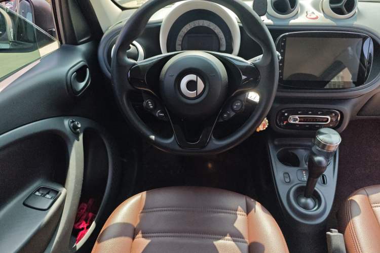 Used smart forfour 2016 1.0L 52 kW Dynamic Edition
