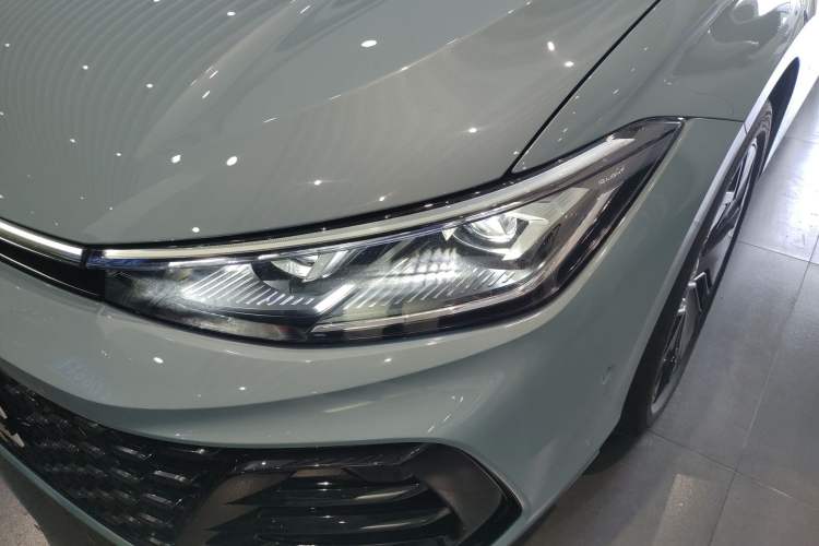 Used Volkswagen Passat 2025 Pro 380TSI Starry Dragon Luxury Edition