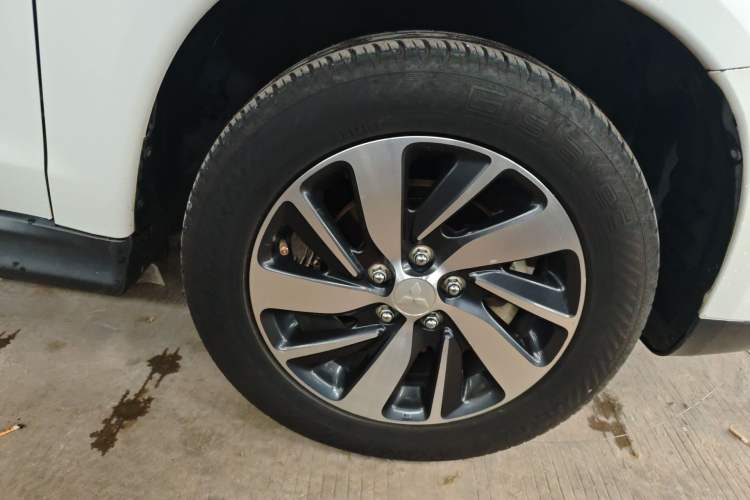 Used Mitsubishi ASX 2018 2.0L CVT Two-Wheel Drive Deluxe Edition Right Front Wheel Hub